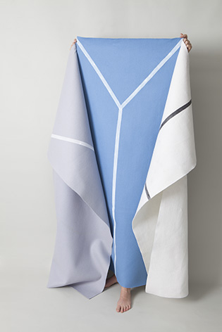 img_6223_3-colours-white-and-black